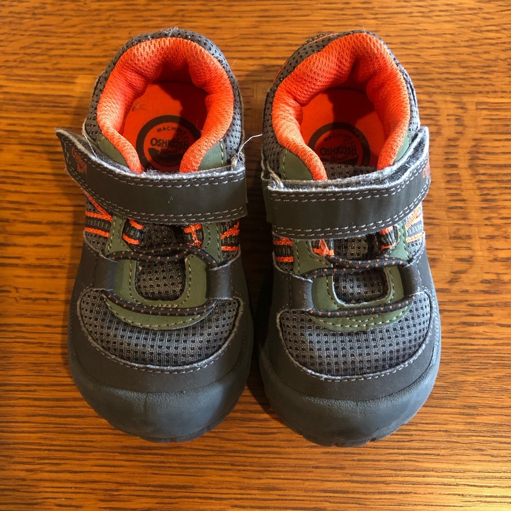 OshKosh B’Gosh Boys Bump Toe Sneakers